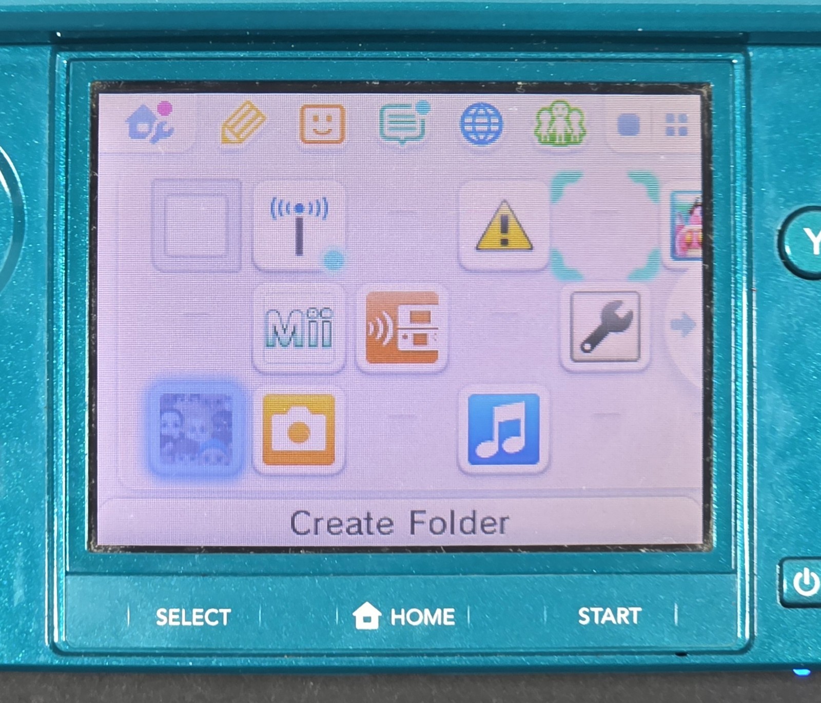 Aqua Blue Nintendo 3DS With charger , Games , 32gb SD Card – Tested working