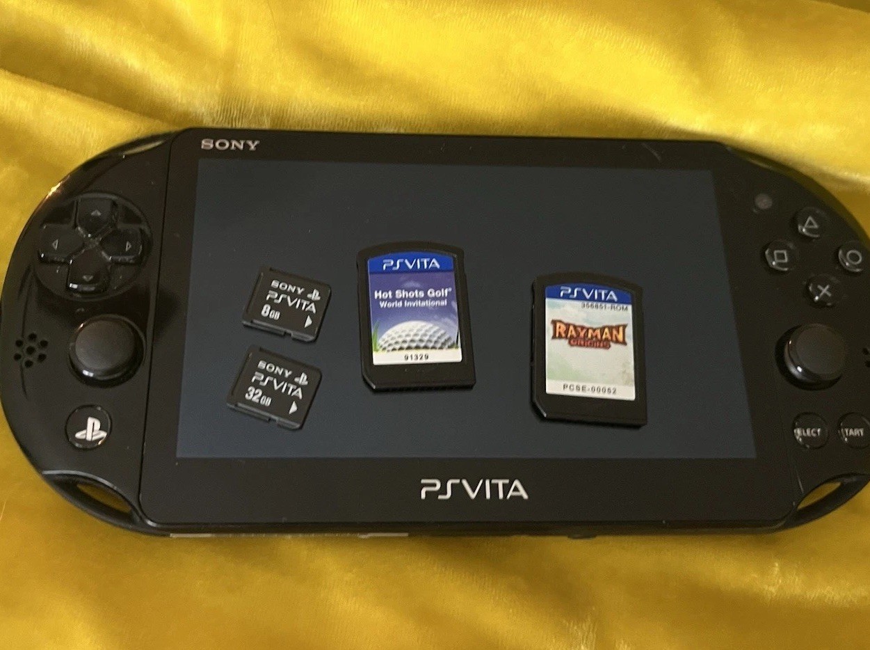 PS Vita 2000 Slim Bundle – 2 Memory Cards, And 2 Games