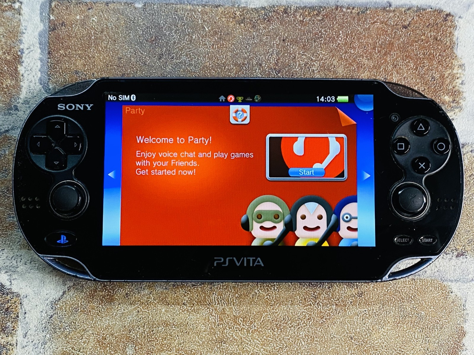 PS Vita PCH-1100 AB01 Crystal Black SONY Playstation 4GB Charger 2 Games DDP