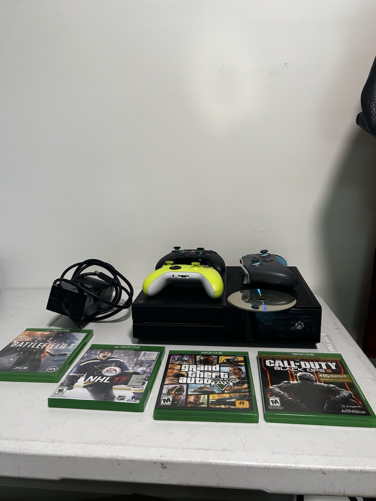 Microsoft Xbox One 1TB Console Bundle w/ Controller Cords Game Tested Working