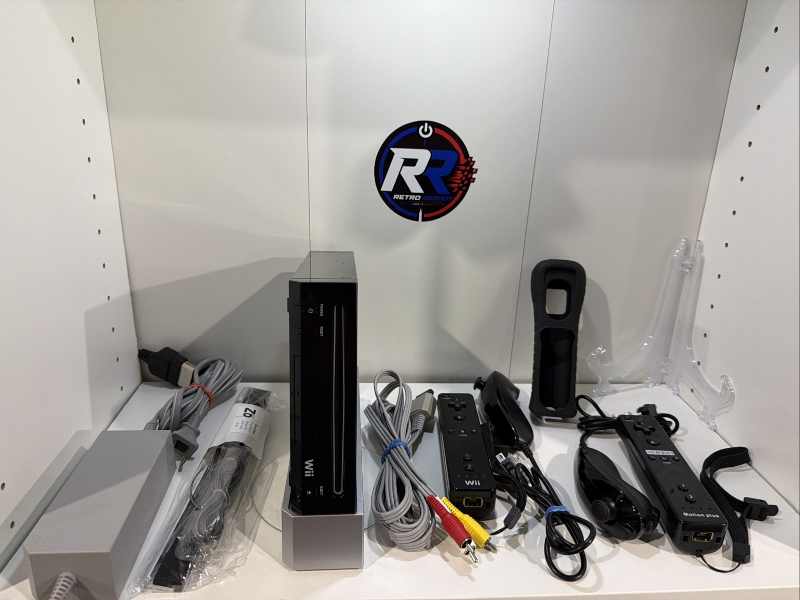 Nintendo Wii RVL-101(USA) Console Bundle – Black (2 Sets Of Controllers & Game)