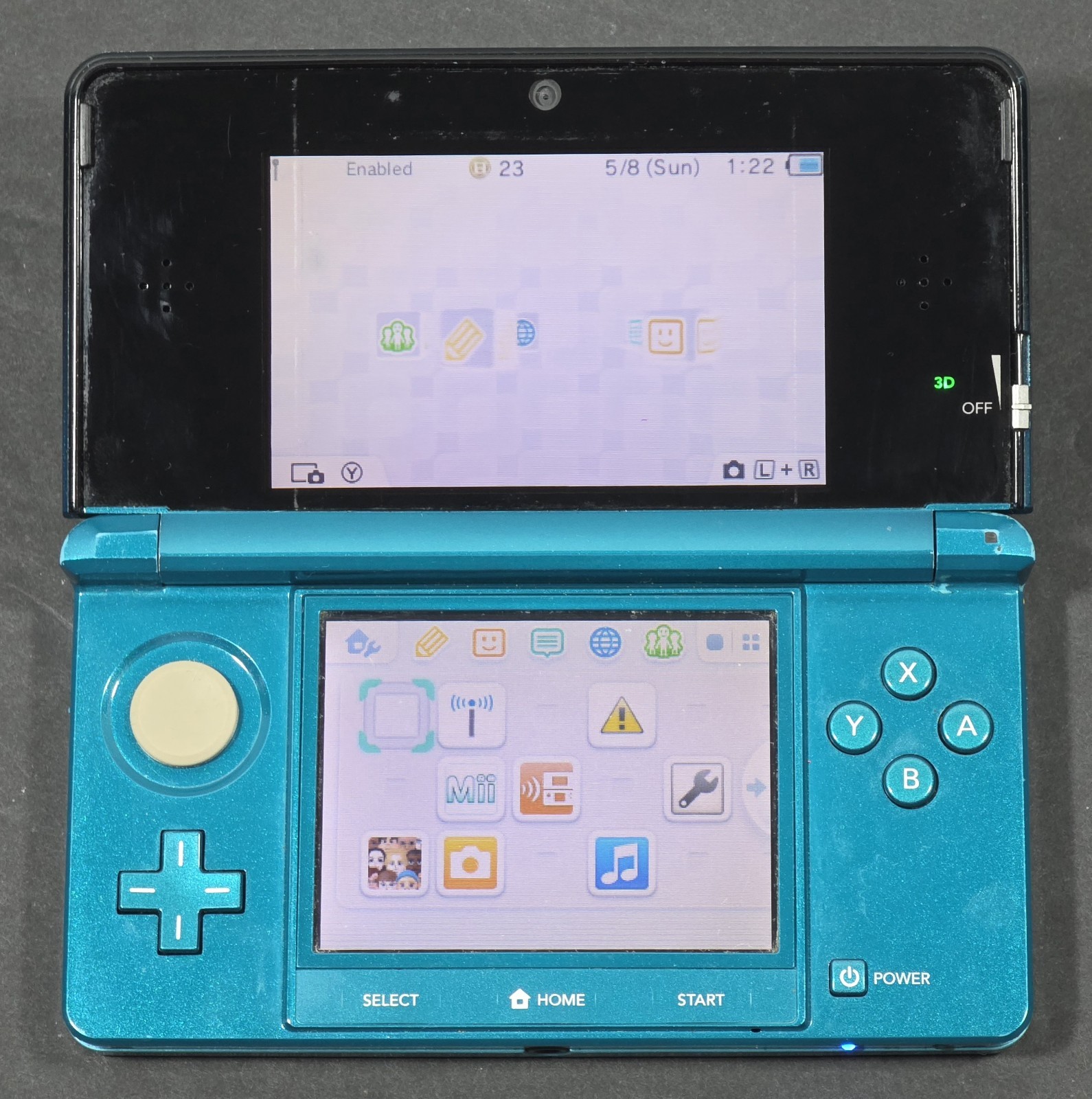 Aqua Blue Nintendo 3DS With charger , Games , 32gb SD Card – Tested working
